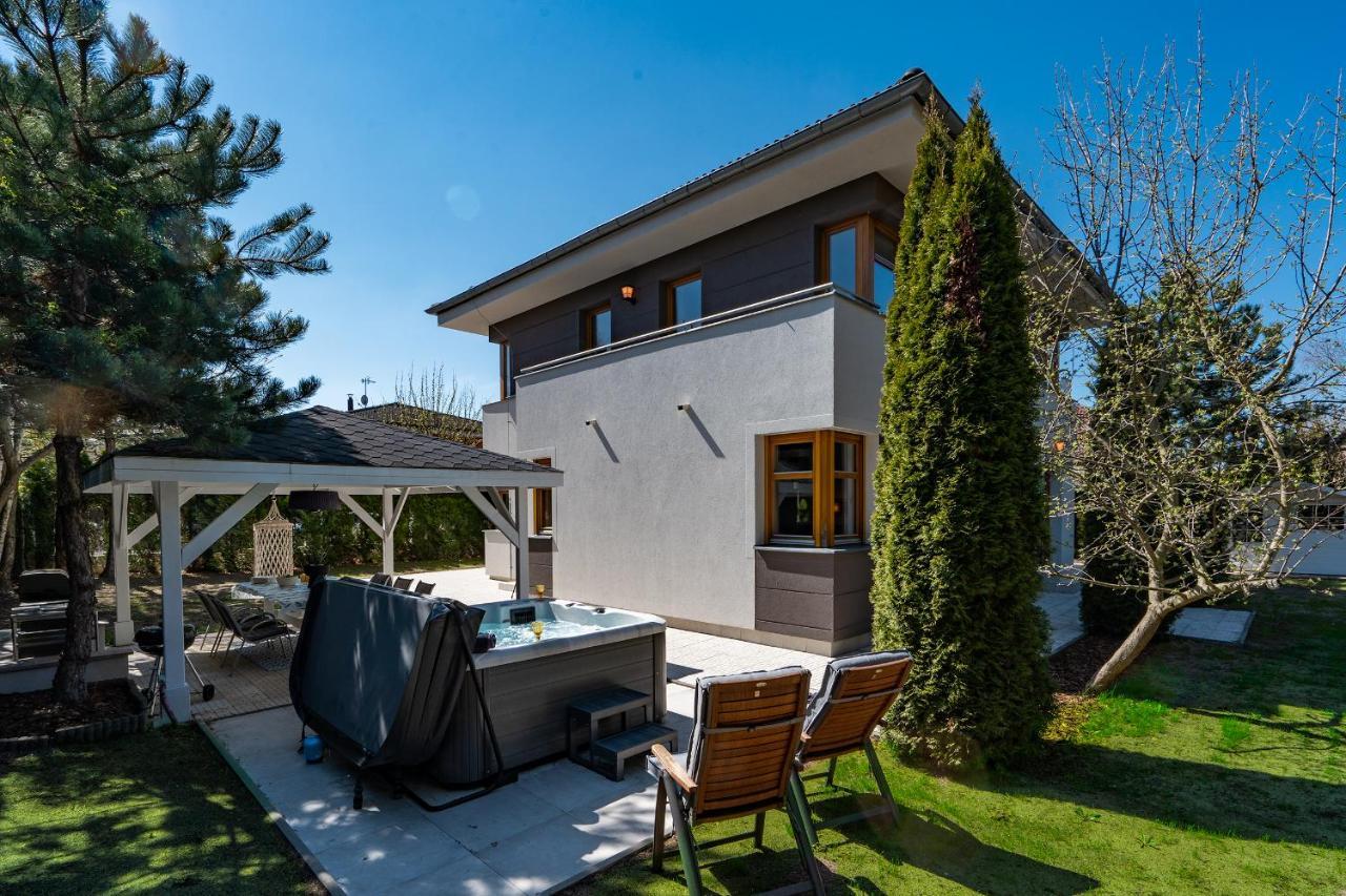 Serenity Prague Villa With Garden Jacuzzi 외부 사진